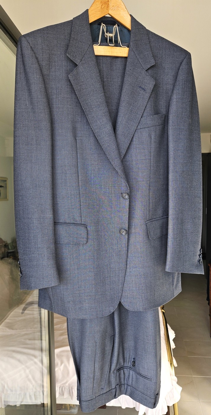 Costume 100% pure laine: achat 1 an 99 Cannes (06)