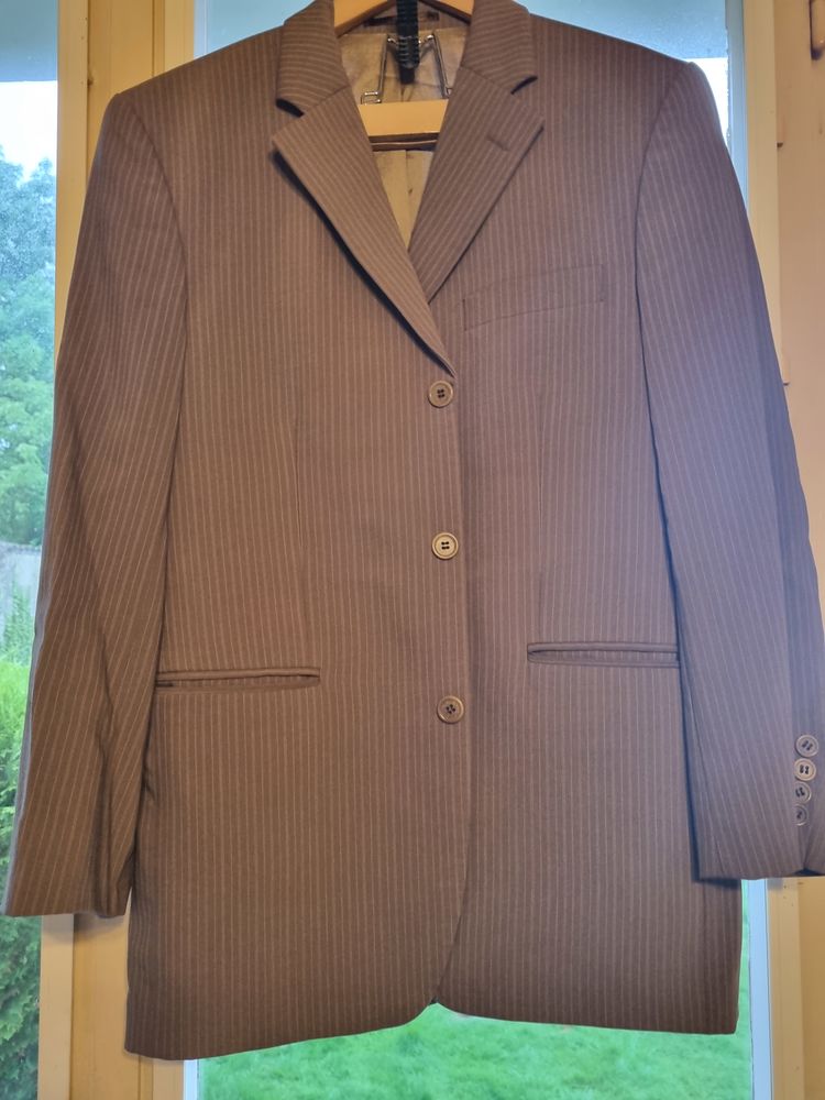 Costume �t� tr�s bonne �tat mais plus la bonne  taille , 40 Saint-Quentin-la-Motte-Croix-au-Bailly (80)