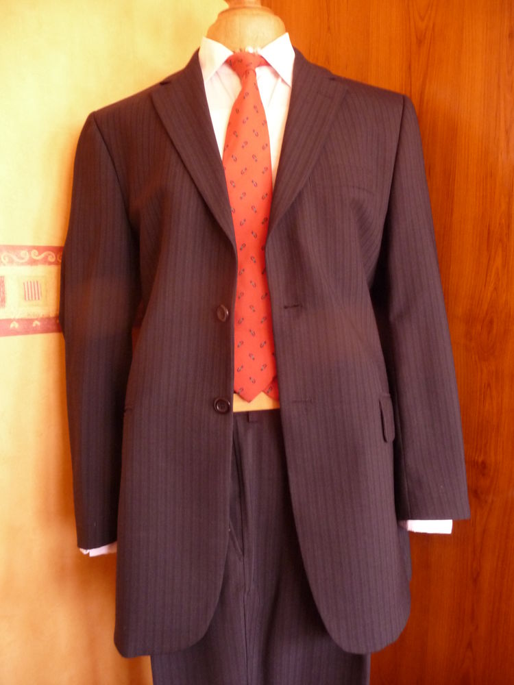 4 Costumes noirs
4 Mouvaux (59)