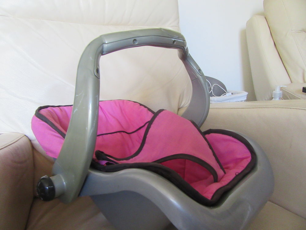 Cosy pour poup�e 3 Bron (69)