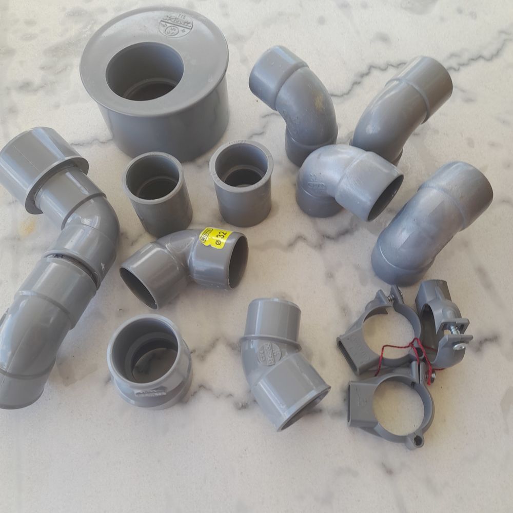 coudes ,rallonges , r�ductions , colliers en D 32 en PVC.
12 Guitini�res (17)