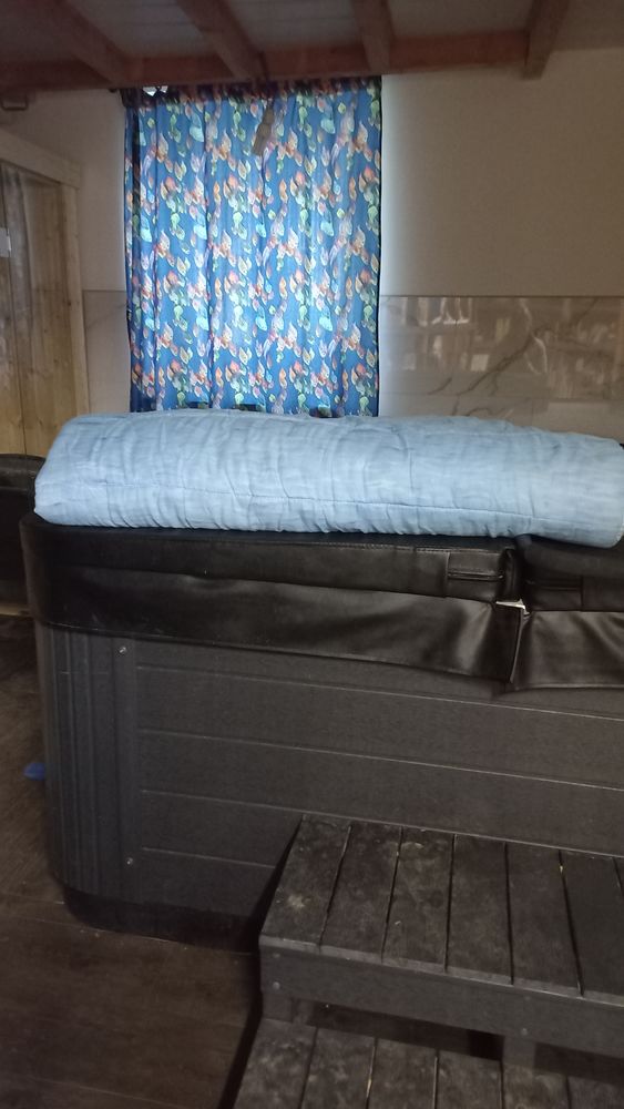 couette lit 140 bleue 15 Benet (85)