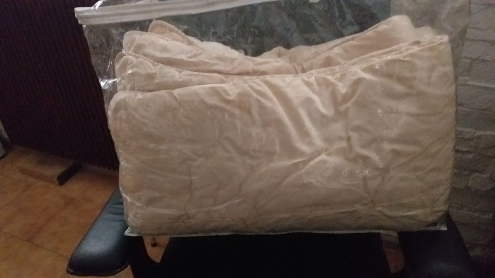 COUETTE DE COULEUR BEIGE 10 Montgeron (91)