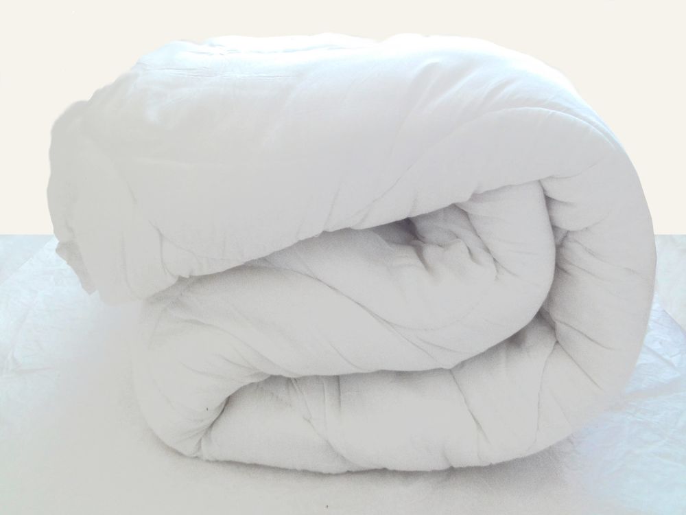 Couette  Galaxie  140 x 200 - 400 gr/m2 blanche 20 Villeurbanne (69)