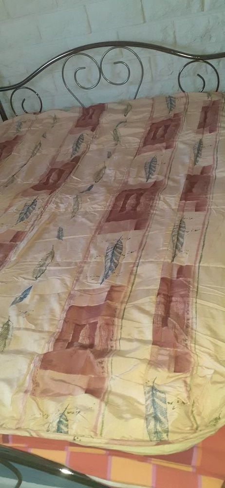 Couette lit tout fait Camping car 30 Talais (33)