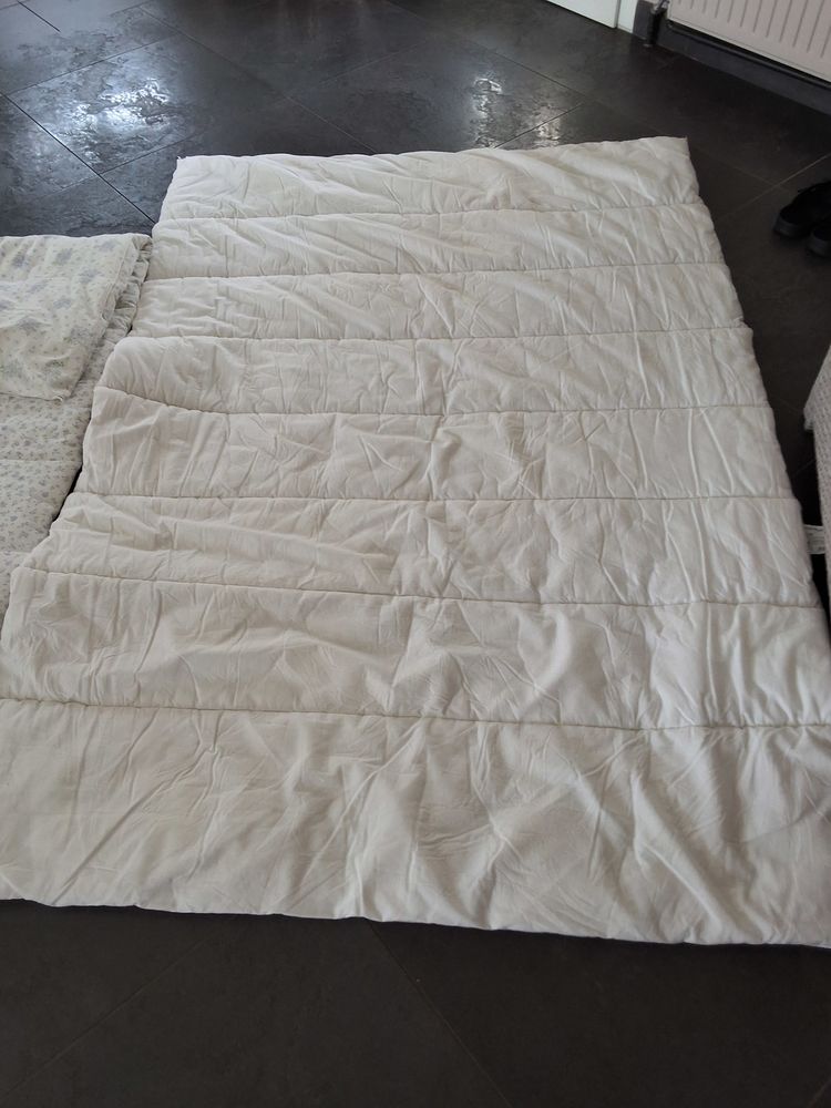 2 couettes pour lit de 90 + 2 al�ses  + draps... 25 La Chapelle-Saint-Luc (10)