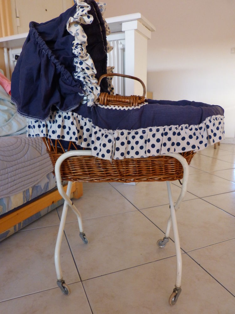 couffin de poupee vintage en osier v�ritable 35 Marseille 2 (13)