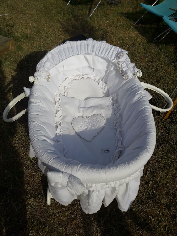 Couffin et support... 150 Bagnols-en-For�t (83)