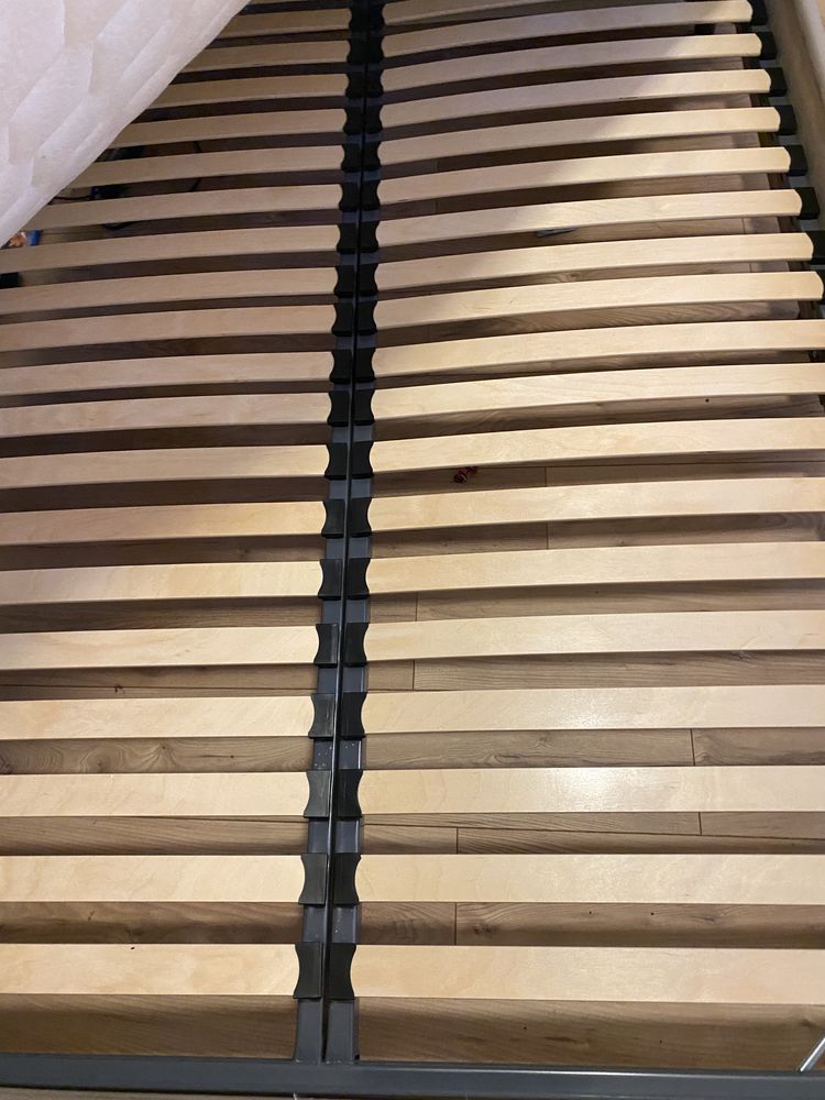 Lit couleur taupe ach�te chez BUT avec sommier 0 Pau (64)