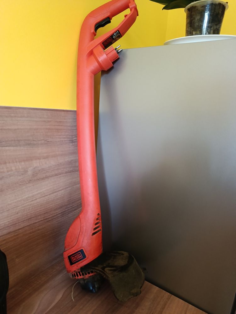 Coupe-bordure Black Decker vendu avec DEUX bobines  39 Saint-M�dard-d'Excideuil (24)