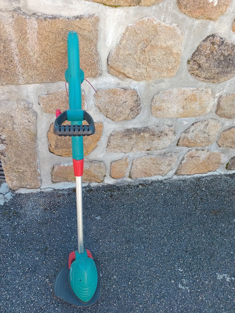 Coupe bordure bosch art26 450W 40 Le Puy-en-Velay (43)