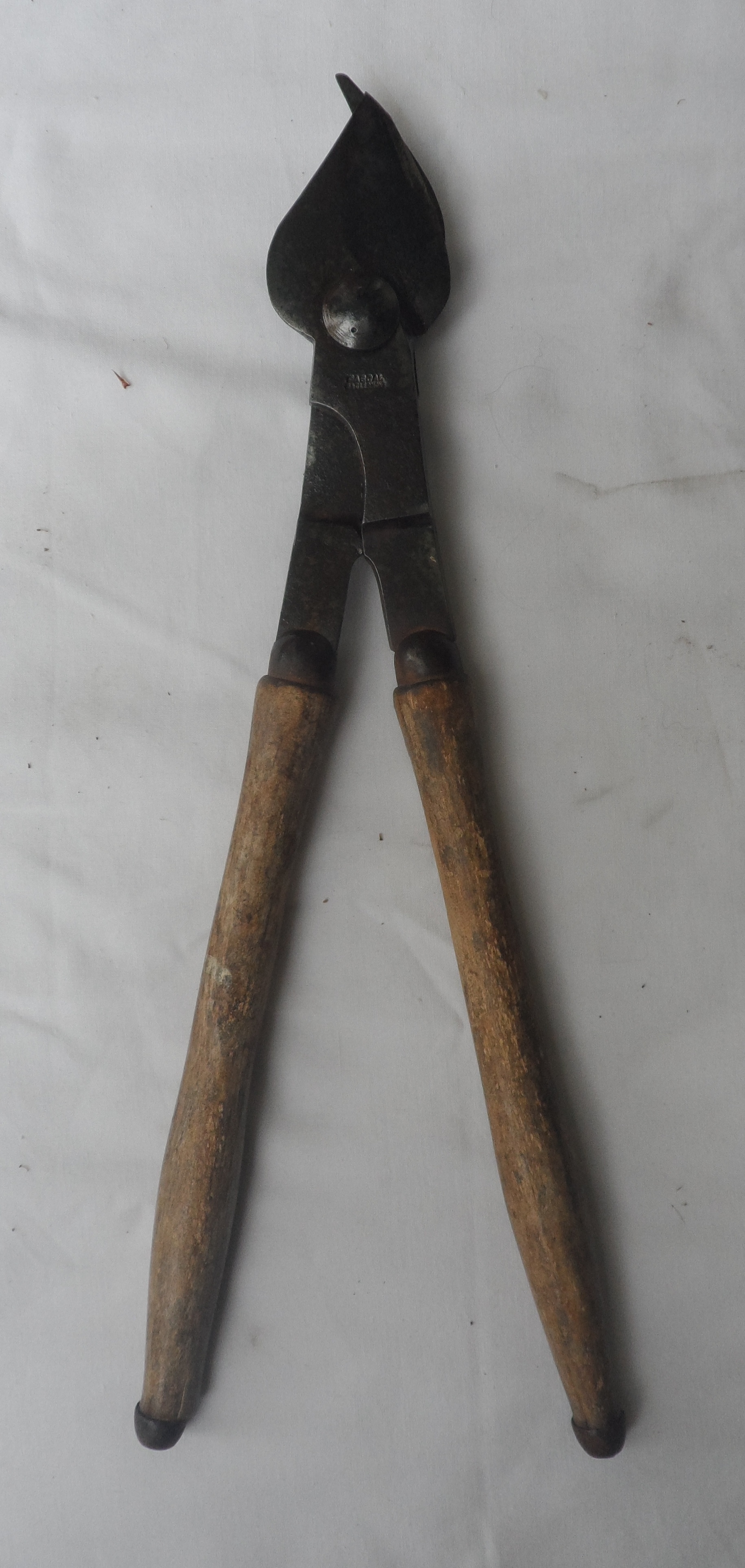 Coupe branche ancien d'occasion fonctionnel
Longueur 40 cm  10 Castries (34)