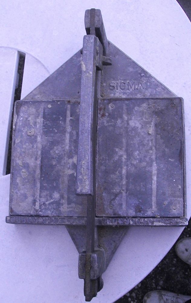 Coupe carreaux manuelle (carrelette). 13 P�gomas (06)