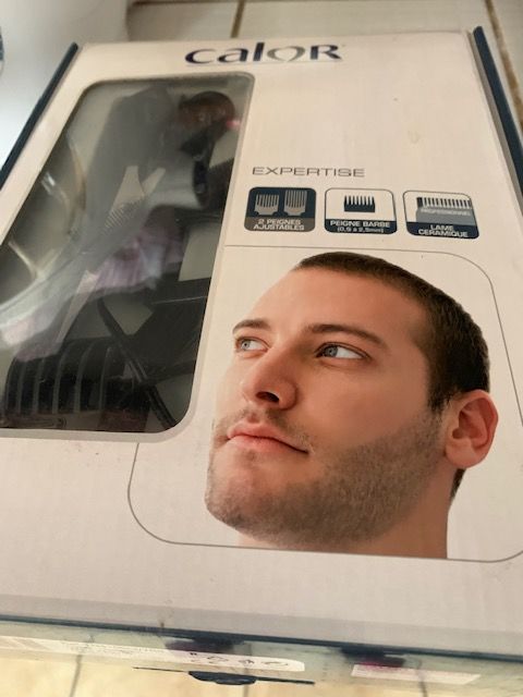 COUPE CHEVEUX OU ET BARBE NEUF 20 EUR 20 Nazelles-N�gron (37)