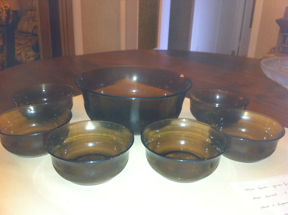 Coupe et 6 coupelles en verre fum� (1706) 10 Saint-Vallier (71)