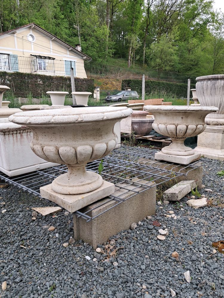 Coupe sur pied en pierre reconstitu�e 119 Ch�teau-l'�v�que (24)