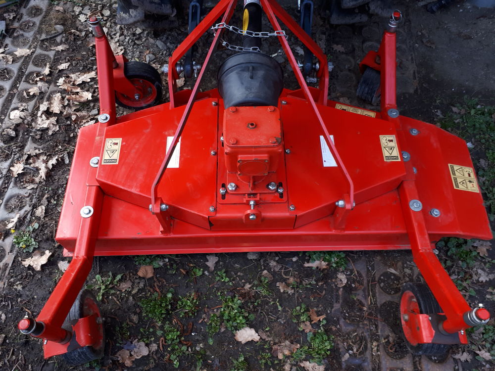 coupe tondeuse arri�re SRM 1400 Moulins-la-Marche (61)