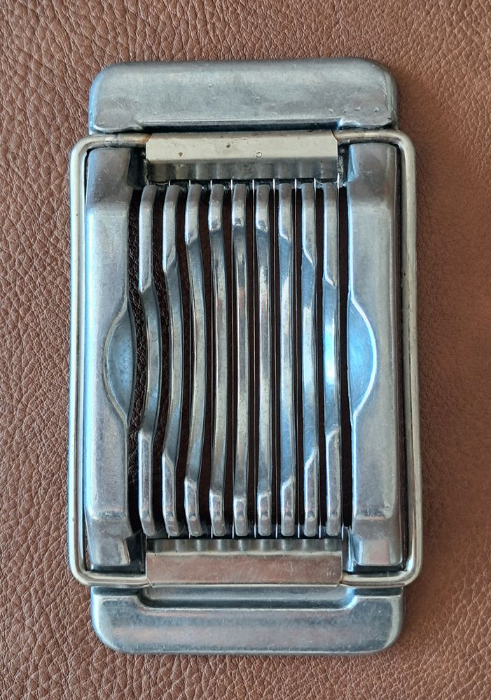 coupe ?uf en tranches 
enti�rement en aluminium 
Westmark 6 Carnon Plage (34)