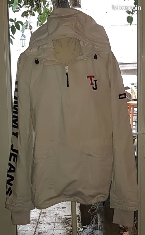 Coupe vent TOMMY Jeans
45 Pia (66)