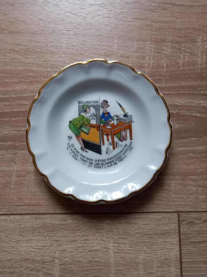 Coupelle blague fonctionnaire en porcelaine de Limoges 3 Villiers (86)
