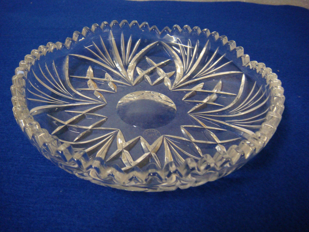 COUPELLE en CRISTAL
Sign� ETZEL
16 cm de diam�tre
3 cm de
5 Talange (57)