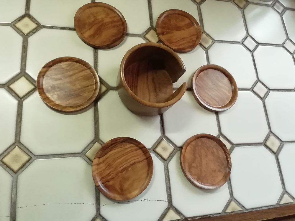 Coupelles en bois d olivier neuves et cylindre de rangement 20 Noyelles-l�s-Vermelles (62)