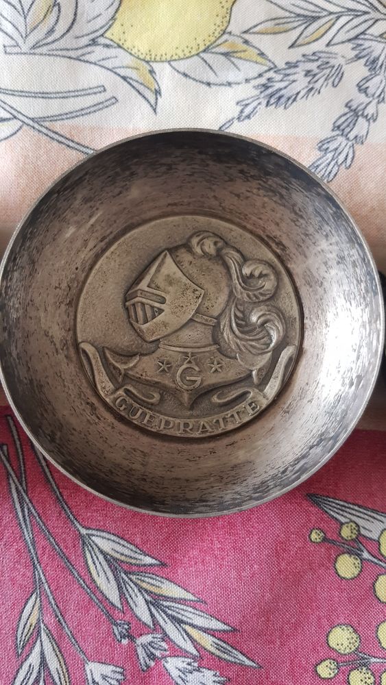 2 coupelles militaires 25 Saint-Mandrier-sur-Mer (83)