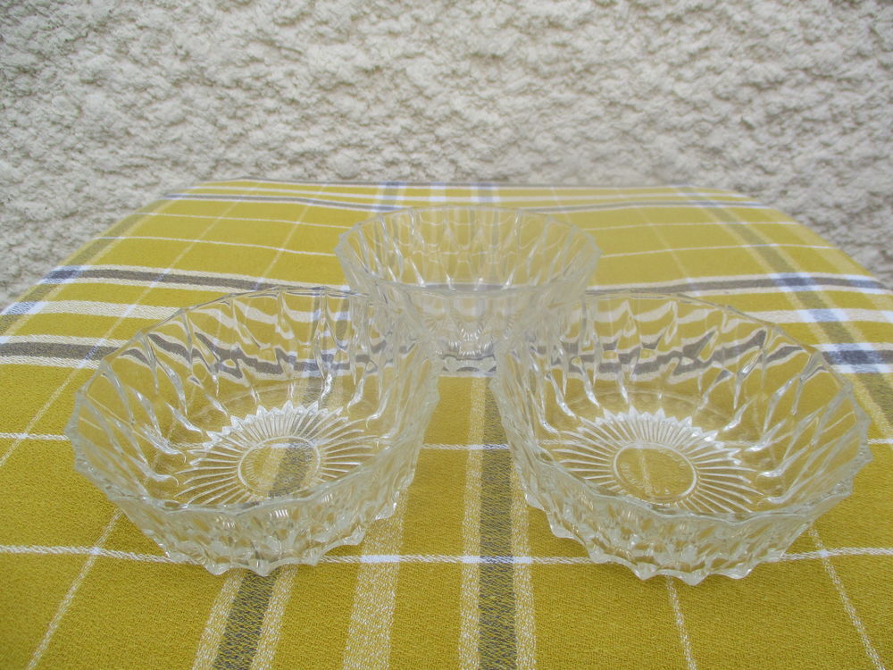 Lot 3 Coupelles en Verre Cisel� Transparent - Mod�le Vintage 5 La Fert�-Alais (91)
