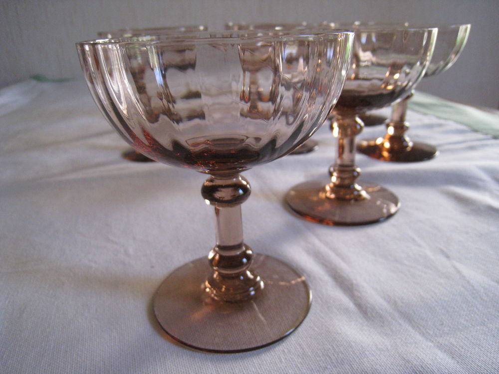 Coupes de champagne anciennes stri�es; 105 Vinay (38)