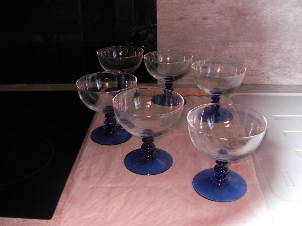 12 coupes � desserts en verre pieds bleus H 11,5 cm 4 Ch�n�railles (23)