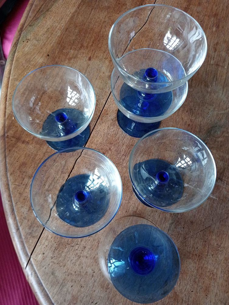 Coupes � glace ou � fruits 0 Aillant-sur-Tholon (89)