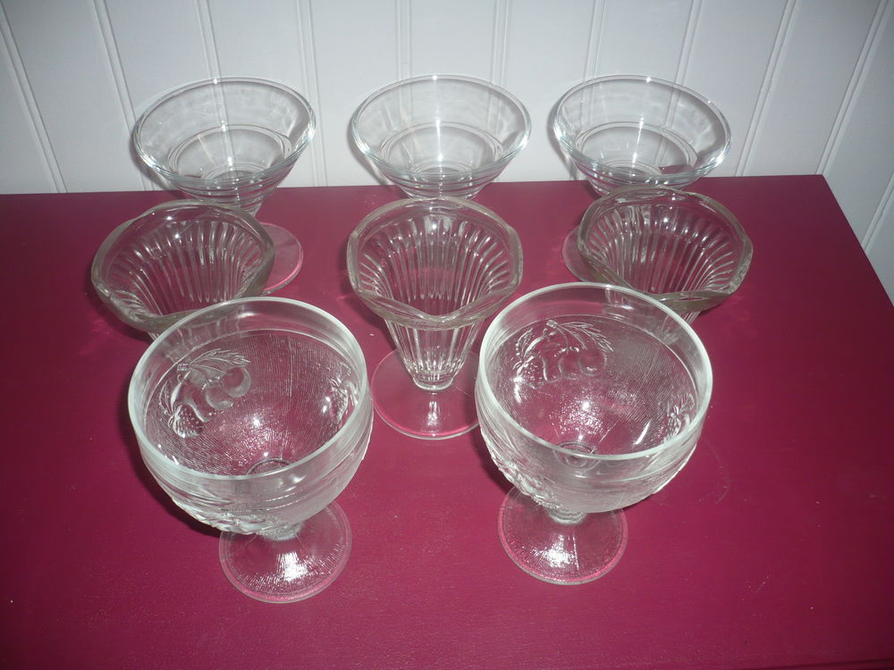 LOT DE 8 COUPES EN VERRE 5 Le Versoud (38)