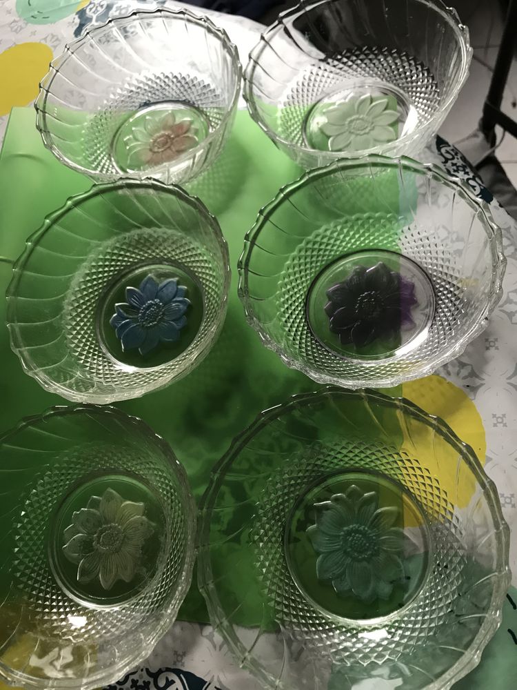 6 COUPES EN VERRES Avec fleurs de couleurs au centre 6 Saint-Genis-Laval (69)