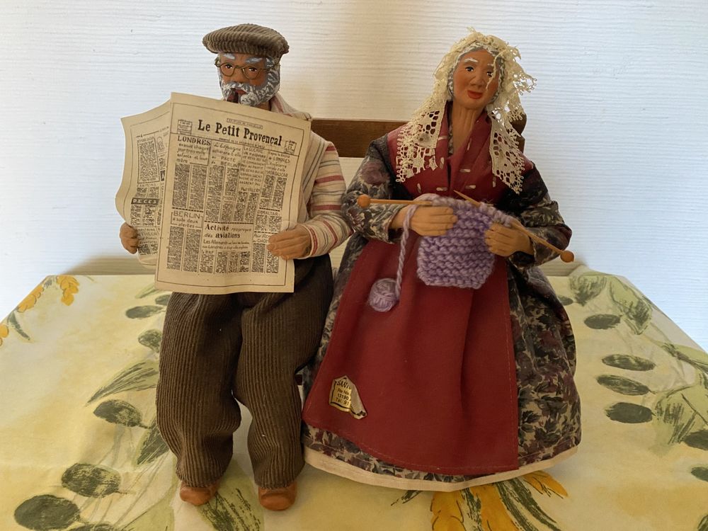 COUPLE DE SANTONS DE PROVENCE 28 Nans-les-Pins (83)