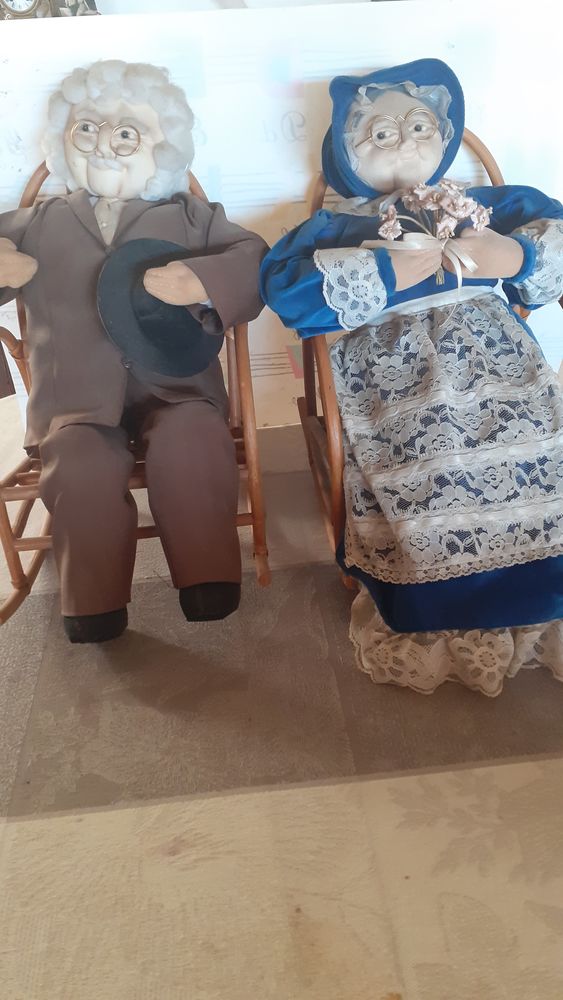 Couple de vieux. 0 Aiglun (04)