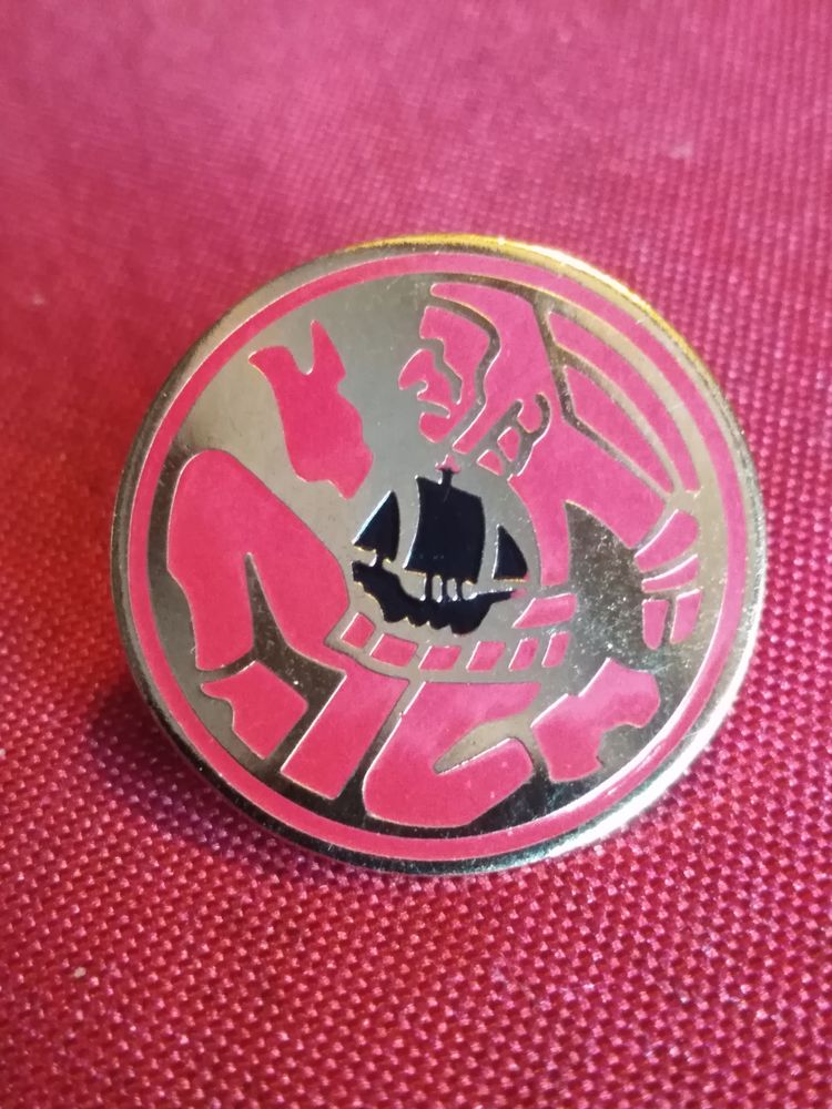 Pin's coureur sportif 2 Avermes (03)