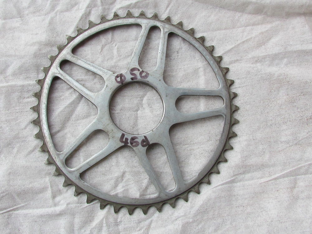 Couronne de p�dalier viss�e 8 Tignieu-Jameyzieu (38)