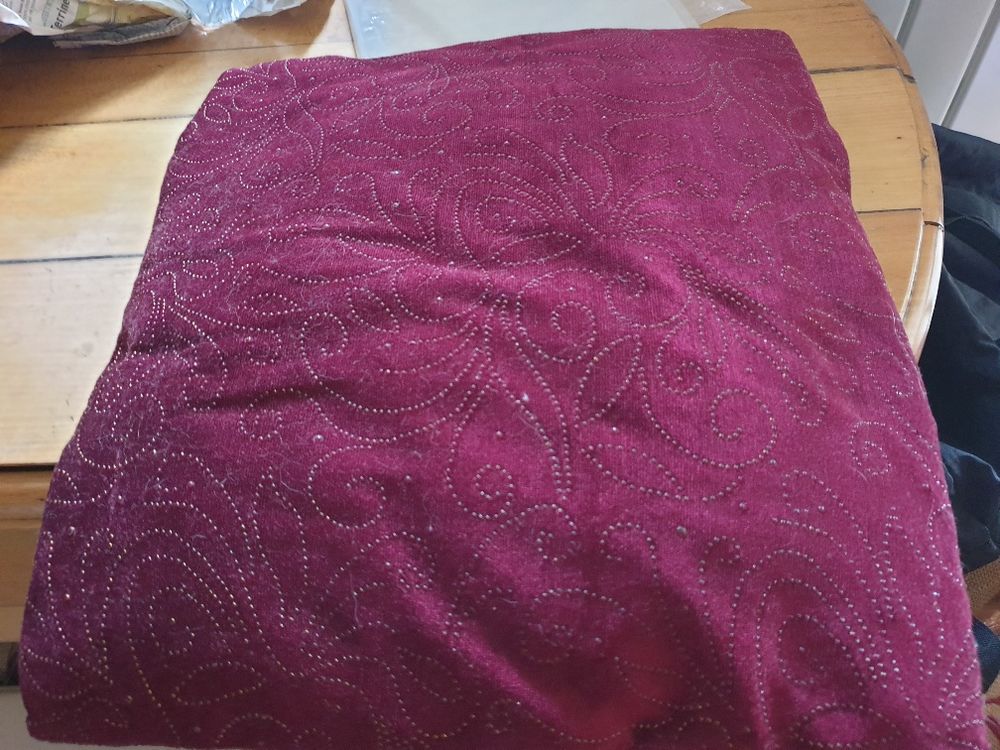 Coussin bordeaux et or, d�houssable 4 Mouxy (73)