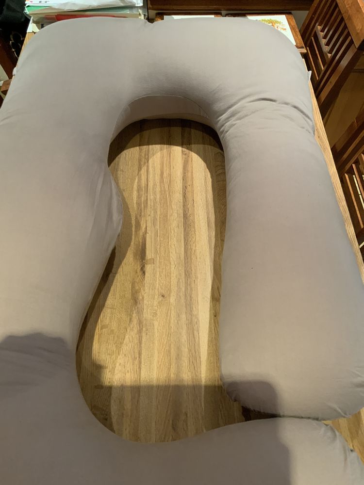 Coussin de maternit� tr�s peu servi remise en main propre 10 Le Plessis-Robinson (92)