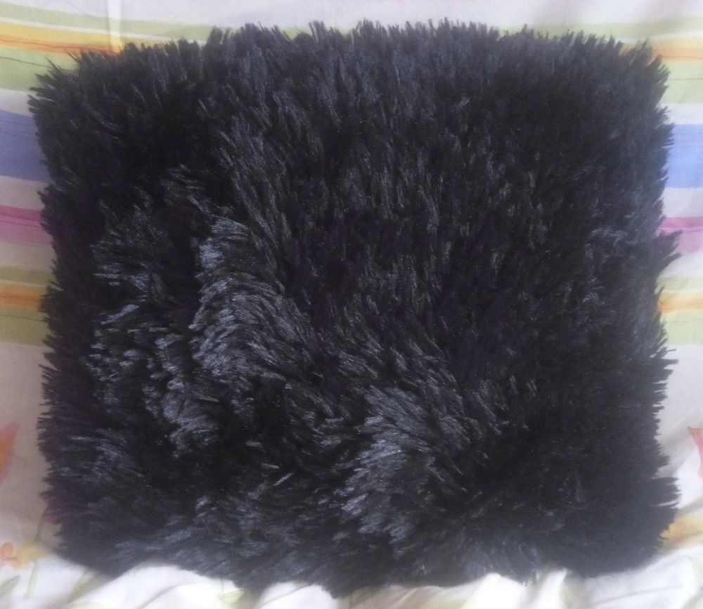 Coussin Shaggy-40 x 40 cm Noir 5 Grasse (06)