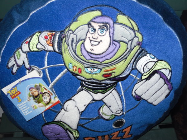 Coussin Velours Disney  Buzz  de Toy Story Neuf 7 Neuville-de-Poitou (86)