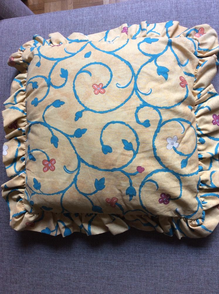 Coussin � volants 1 Paris 17 (75)