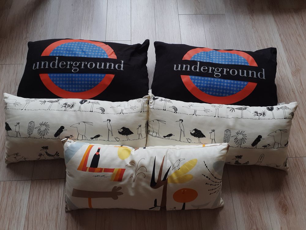 Lot  Coussins Noirs ou Blancs. 20 Le Vernois (39)