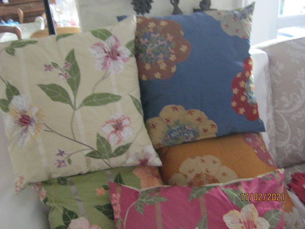 Coussins en soie  brodee
8 Reims (51)