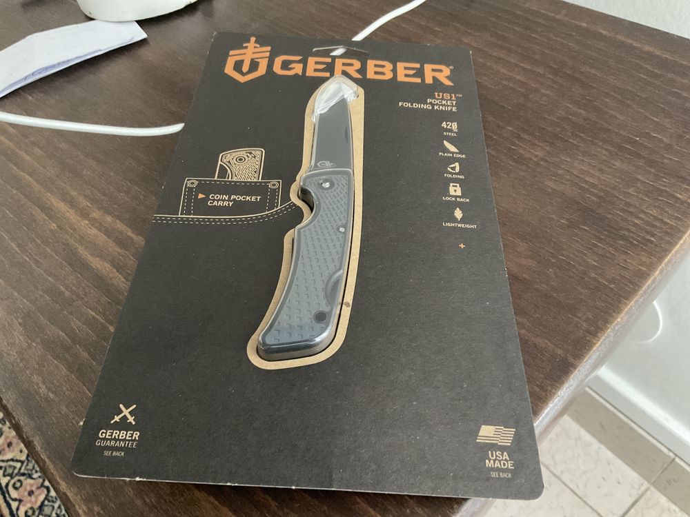 Un couteau Gerber dans son emballage. 25 Saint-Gratien (95)