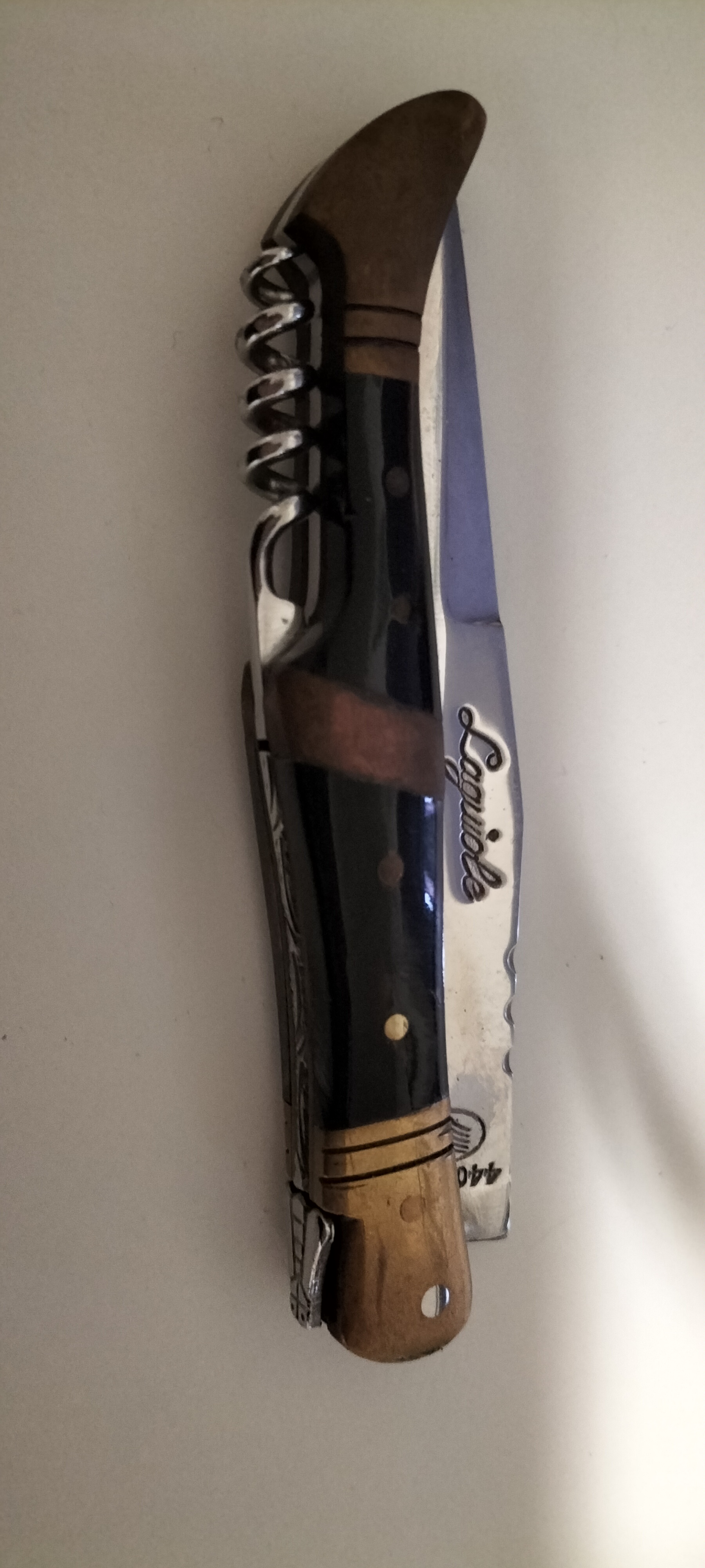 Couteau plaint Laguiole 440 avec tire-bouchon, pochette cuir 75 Vernon (27)