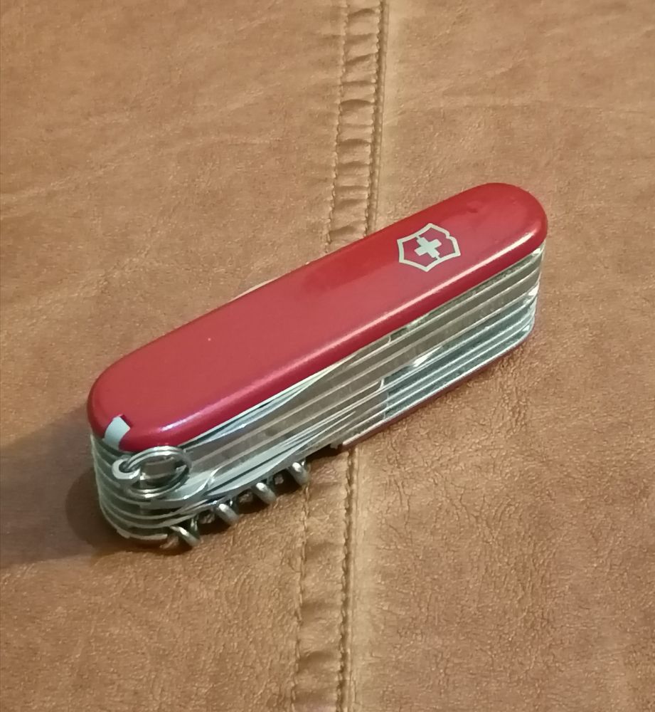 Couteau suisse 80 Sainte-Clotilde (97)