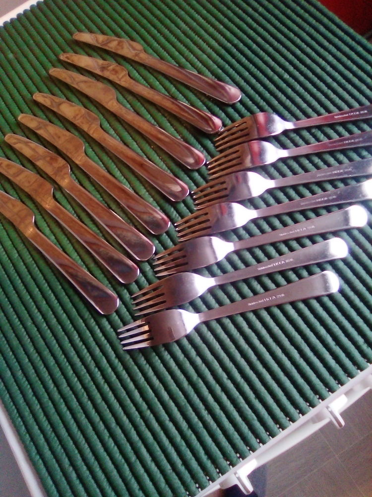 lot de 17 couteaux 20 fourchettes 24 petites cuill�res 10 Br�tigny-sur-Orge (91)