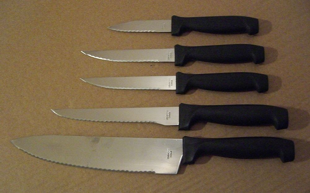 Couteaux � lame finement dentel�e neufs (jeu de 5) 10 Balma (31)