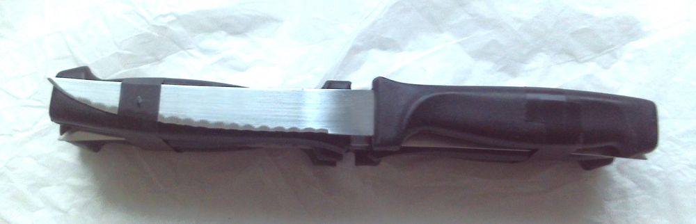 Lot de 6 couteaux � steak � lames dentel�es 9 Villeurbanne (69)